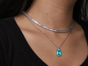 How to Layer Necklaces Without Tangling
