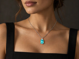 What Jewelry Goes With a Black Dress?