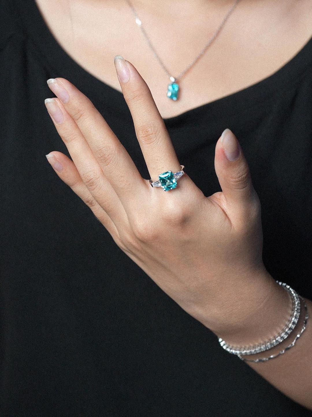 Gemstone_ Paraiba Hue YAG