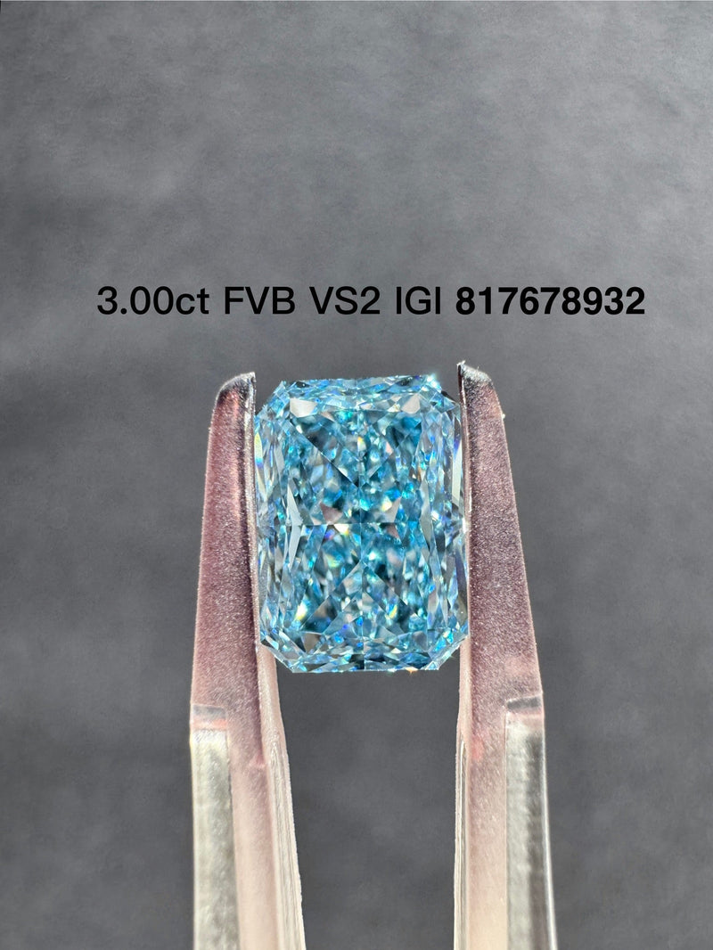 IGI 3.00 ct Fancy Vivid Blue VS2 Radiant-Cut Lab-Grown Diamond